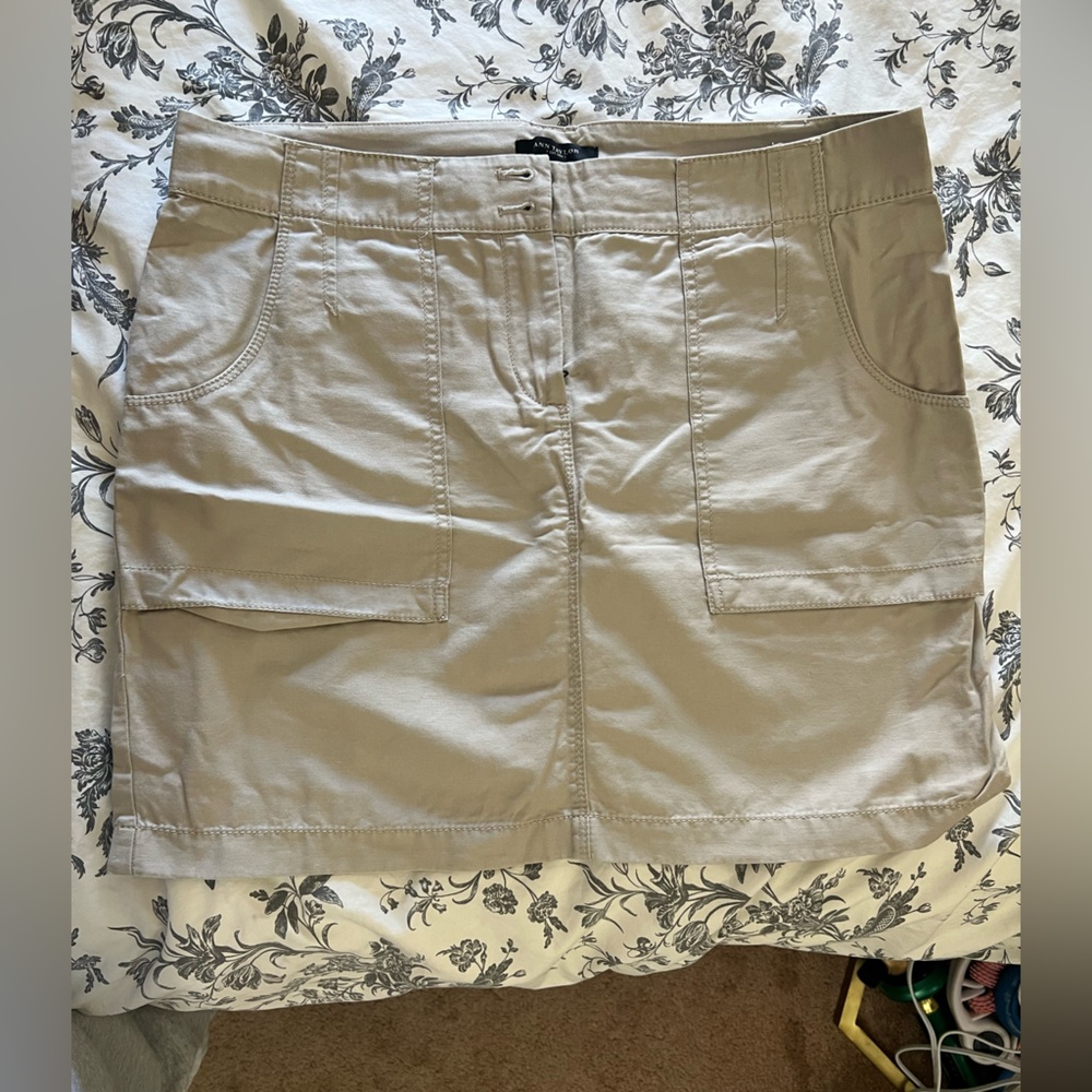Ann Taylor Khaki Utility Skirt with Front Pockets size 10